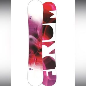 SALE! Forum The Aura snowboard w/ Burton Citizens bindings size small Never used